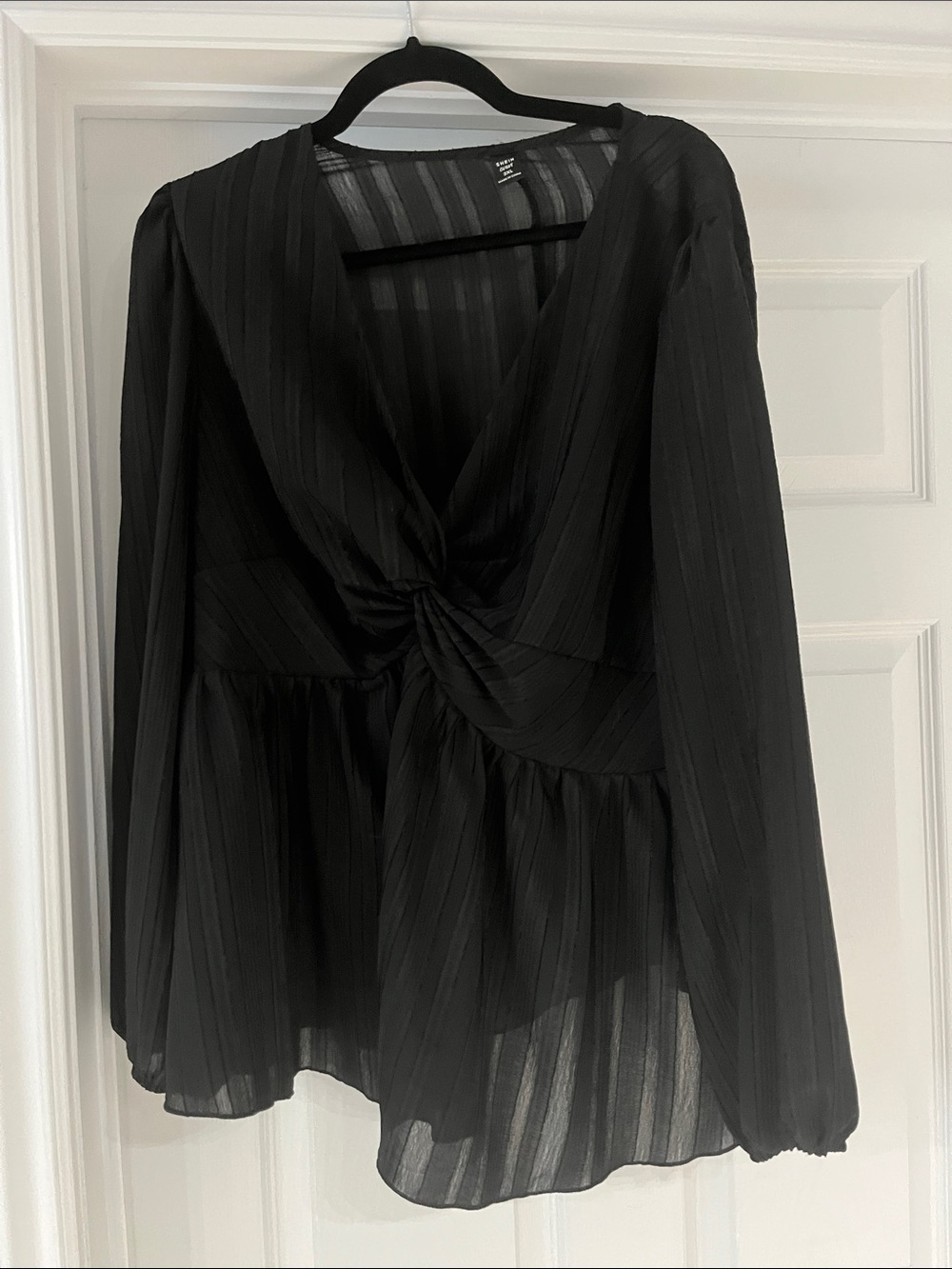 3/$15 SHEIN Black Long-Sleeve Twist Front Blouse